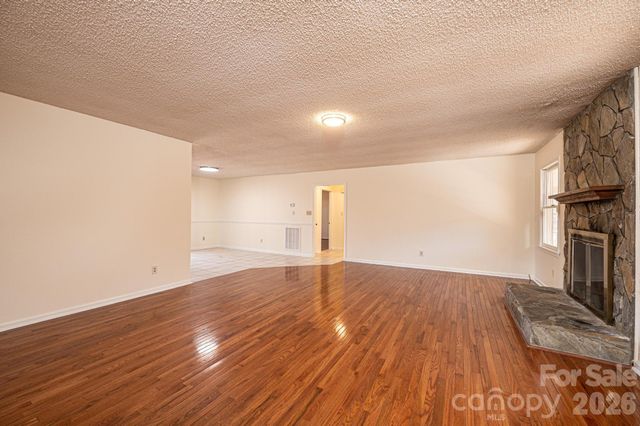 5284 Lisa Lane, Hickory, NC 28602