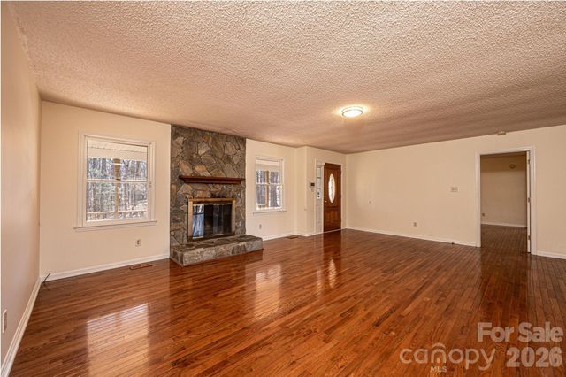 5284 Lisa Lane, Hickory, NC 28602