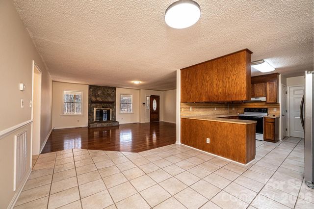 5284 Lisa Lane, Hickory, NC 28602