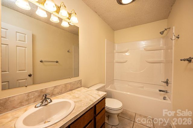 5284 Lisa Lane, Hickory, NC 28602