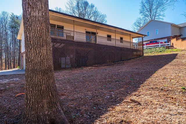 5284 Lisa Lane, Hickory, NC 28602