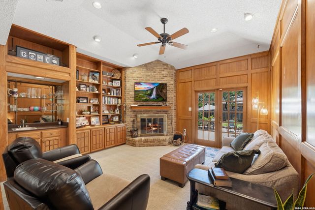 13102 N HUNTERS CIR, San Antonio, TX 78230