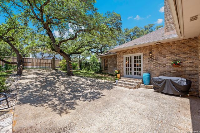 13102 N HUNTERS CIR, San Antonio, TX 78230