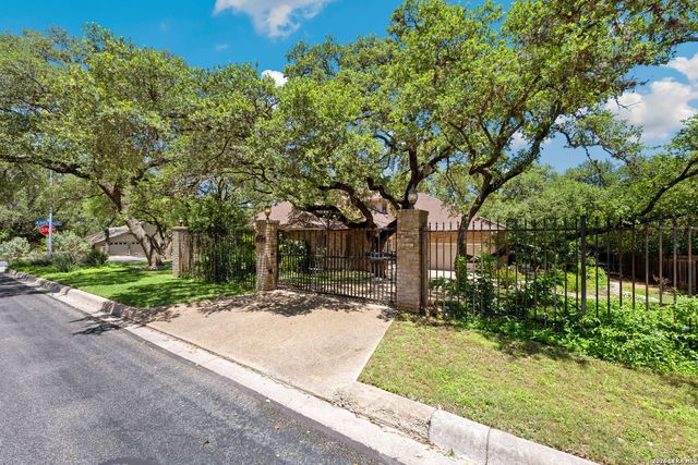 13102 N HUNTERS CIR, San Antonio, TX 78230