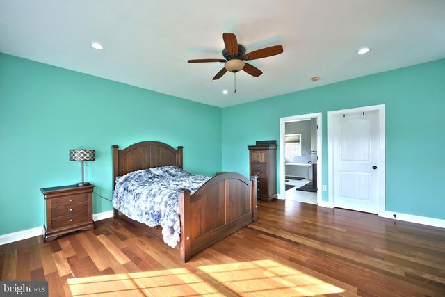 4440 BEARDS SCHOOL RD, Spring Grove, PA 17362