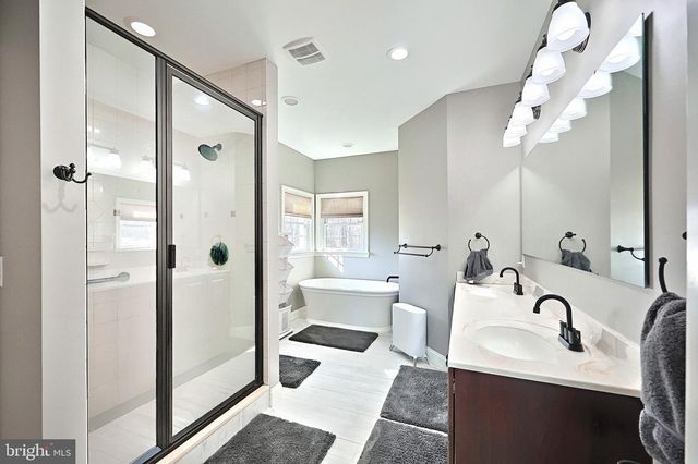 4440 BEARDS SCHOOL RD, Spring Grove, PA 17362