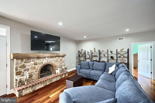 4440 BEARDS SCHOOL RD, Spring Grove, PA 17362