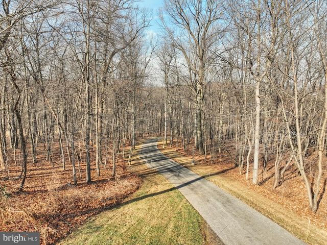 4440 BEARDS SCHOOL RD, Spring Grove, PA 17362