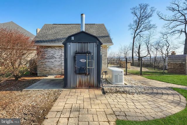 4440 BEARDS SCHOOL RD, Spring Grove, PA 17362