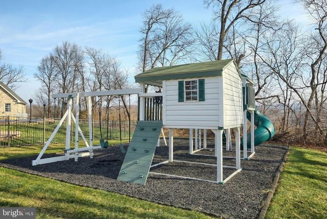 4440 BEARDS SCHOOL RD, Spring Grove, PA 17362