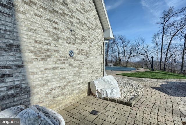 4440 BEARDS SCHOOL RD, Spring Grove, PA 17362