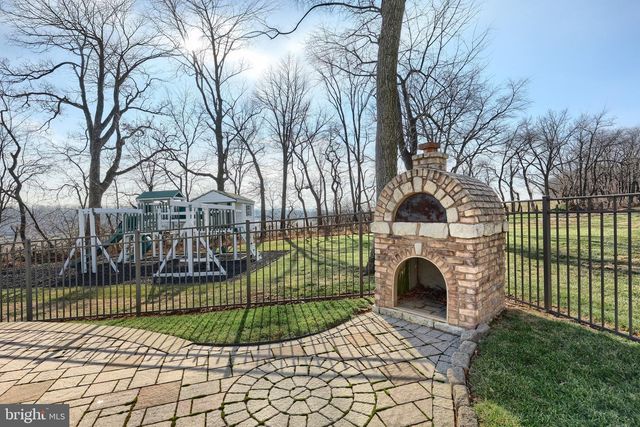 4440 BEARDS SCHOOL RD, Spring Grove, PA 17362