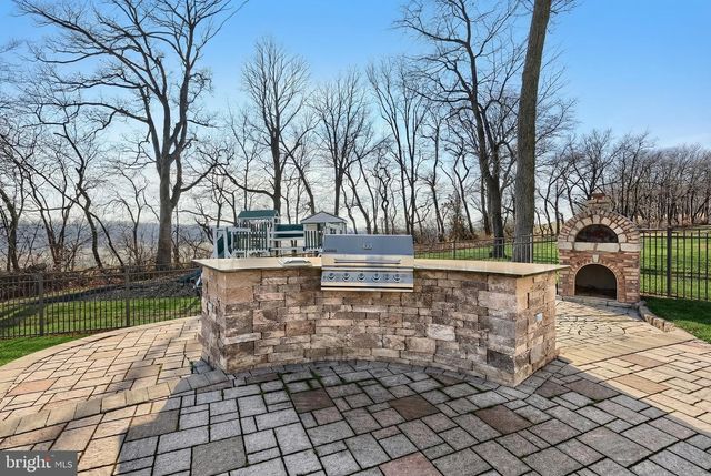 4440 BEARDS SCHOOL RD, Spring Grove, PA 17362