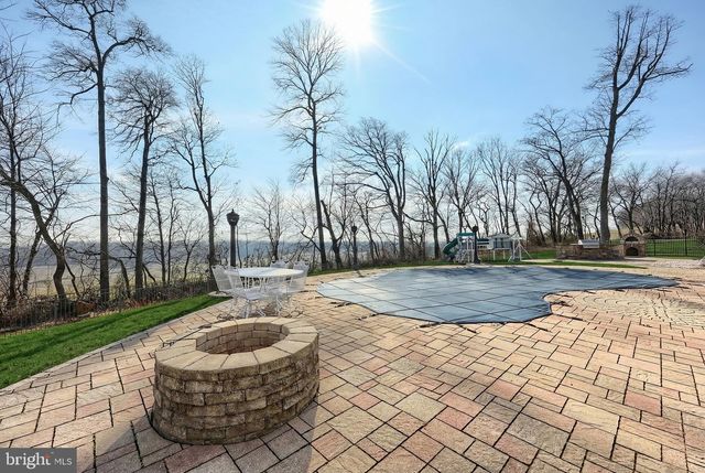 4440 BEARDS SCHOOL RD, Spring Grove, PA 17362