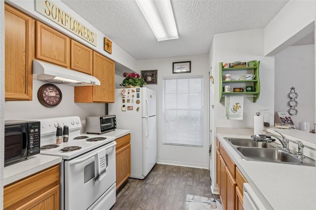 4009 DOLPHIN DRIVE, Tampa, FL 33617