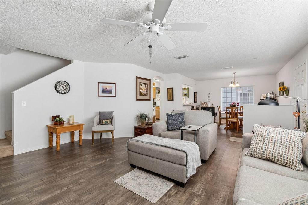 Image 16 of property listing at 4009 DOLPHIN DRIVE, Tampa, FL 33617