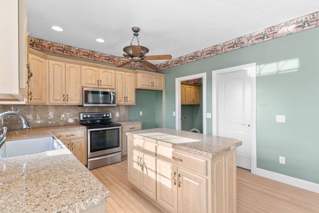 5072 E Hedgerow Drive, Springfield, MO 65802