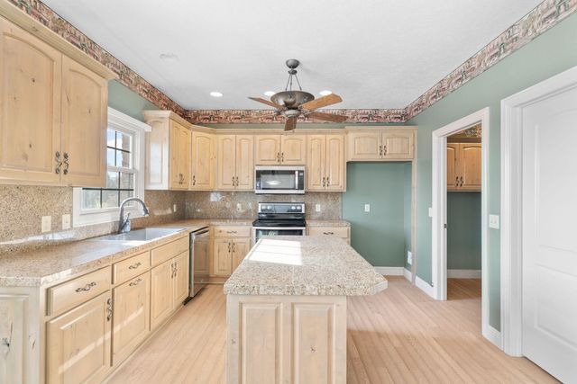 5072 E Hedgerow Drive, Springfield, MO 65802