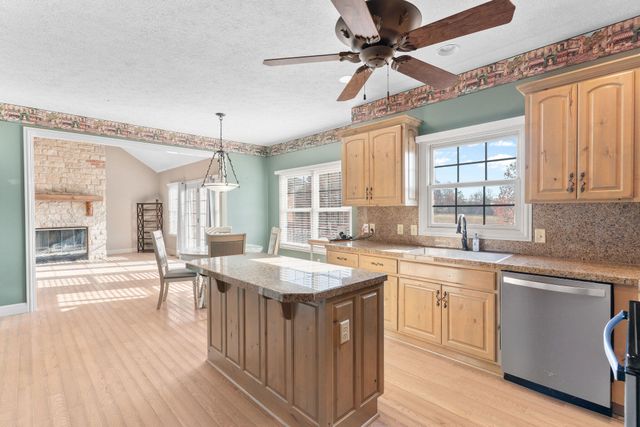 5072 E Hedgerow Drive, Springfield, MO 65802