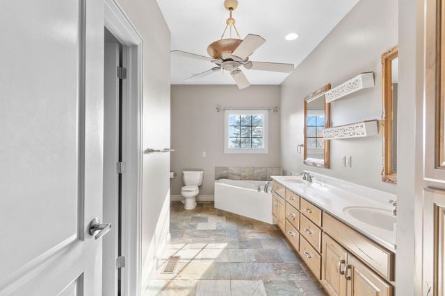 5072 E Hedgerow Drive, Springfield, MO 65802