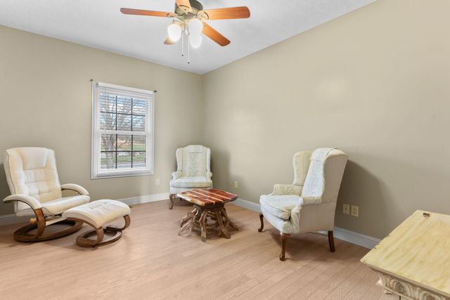 5072 E Hedgerow Drive, Springfield, MO 65802