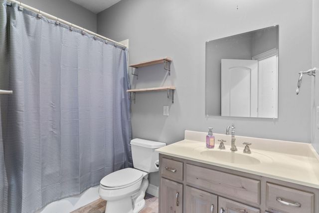 5072 E Hedgerow Drive, Springfield, MO 65802