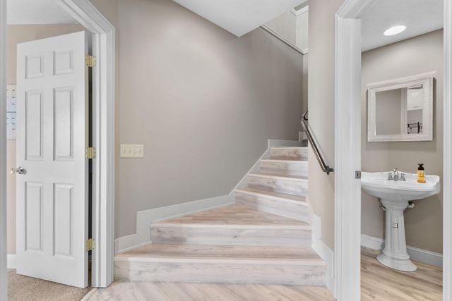 5072 E Hedgerow Drive, Springfield, MO 65802