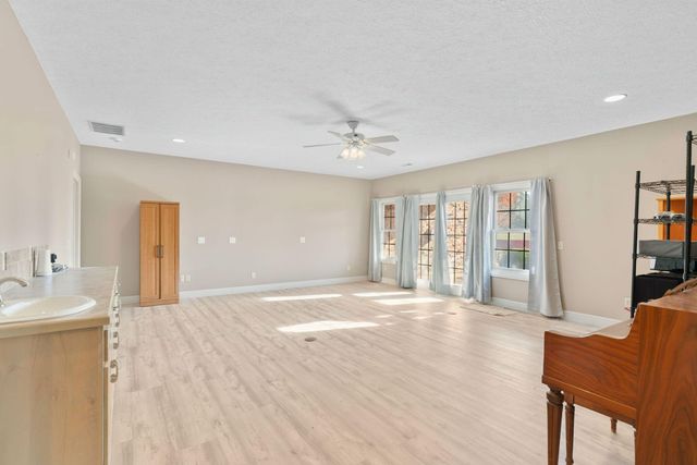 5072 E Hedgerow Drive, Springfield, MO 65802