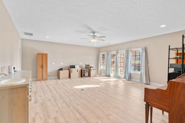 5072 E Hedgerow Drive, Springfield, MO 65802