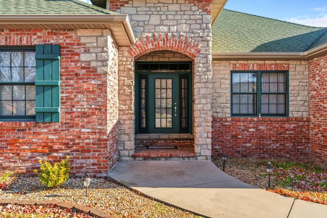 5072 E Hedgerow Drive, Springfield, MO 65802