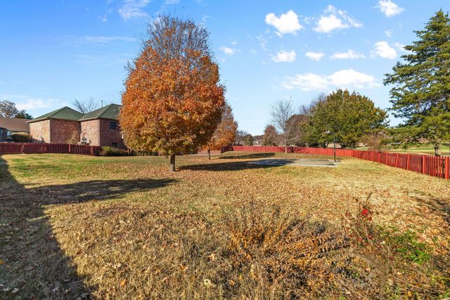 5072 E Hedgerow Drive, Springfield, MO 65802