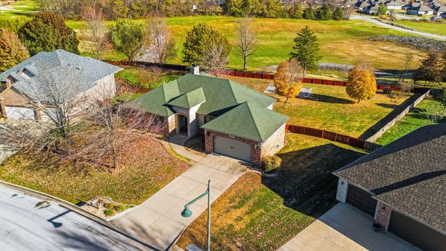5072 E Hedgerow Drive, Springfield, MO 65802