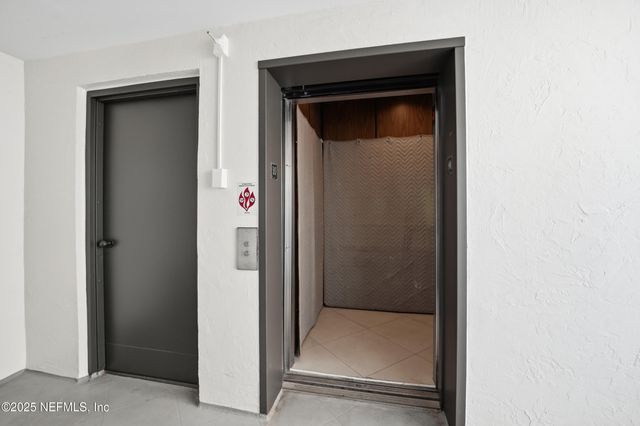 1221 S 1ST Street 10B, Jacksonville Beach, FL 32250