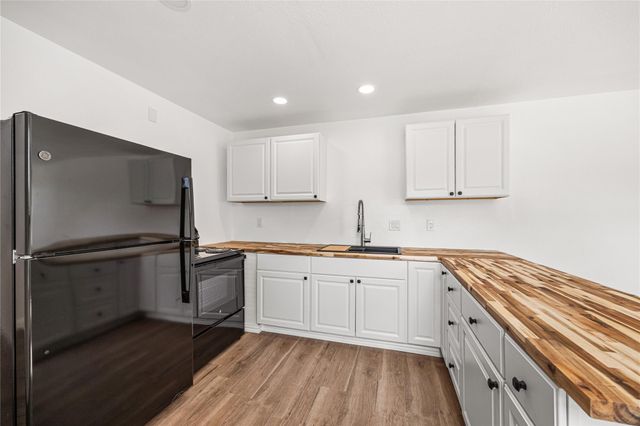 28096 Seven Sisters Road B, New Caney, TX 77357