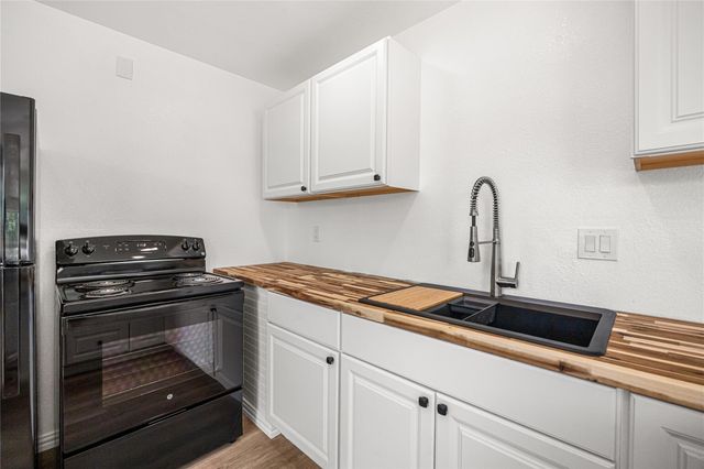 28096 Seven Sisters Road B, New Caney, TX 77357