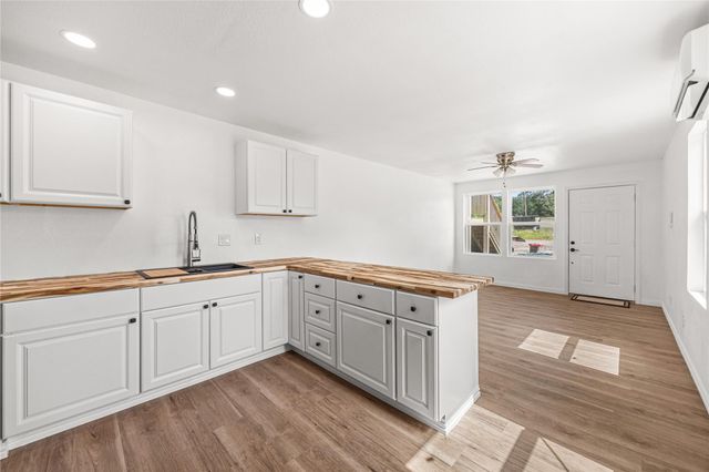 28096 Seven Sisters Road B, New Caney, TX 77357