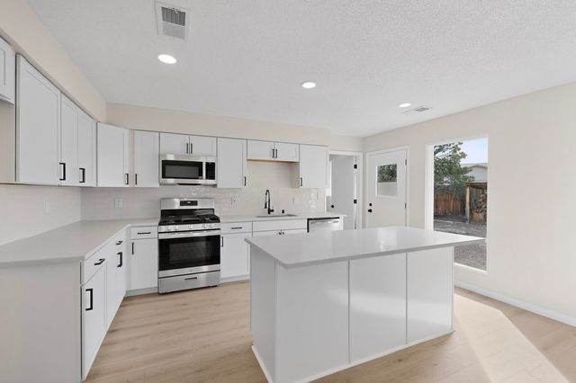 4702 El Bardo Court SE, Rio Rancho, NM 87124