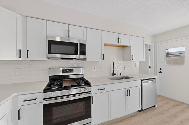 4702 El Bardo Court SE, Rio Rancho, NM 87124