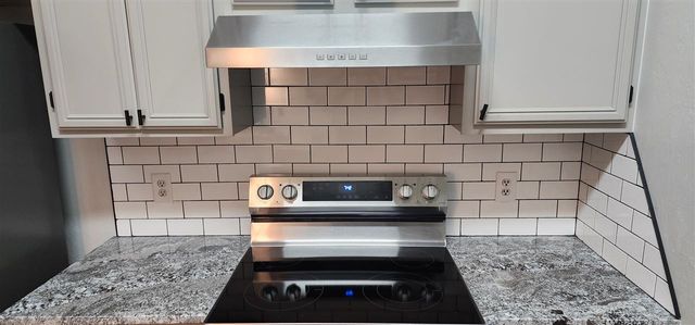 4017 SW Rolling Hills Dr, Lawton, OK 73505