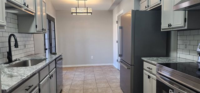 4017 SW Rolling Hills Dr, Lawton, OK 73505