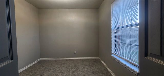 4017 SW Rolling Hills Dr, Lawton, OK 73505