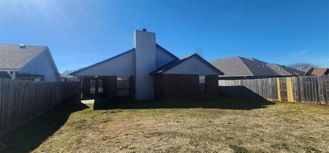 4017 SW Rolling Hills Dr, Lawton, OK 73505