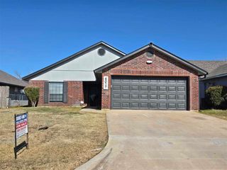 4017 SW Rolling Hills Dr, Lawton, OK 73505