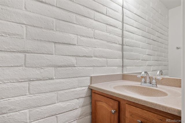 1060 S Parker Road 23, Denver, CO 80231