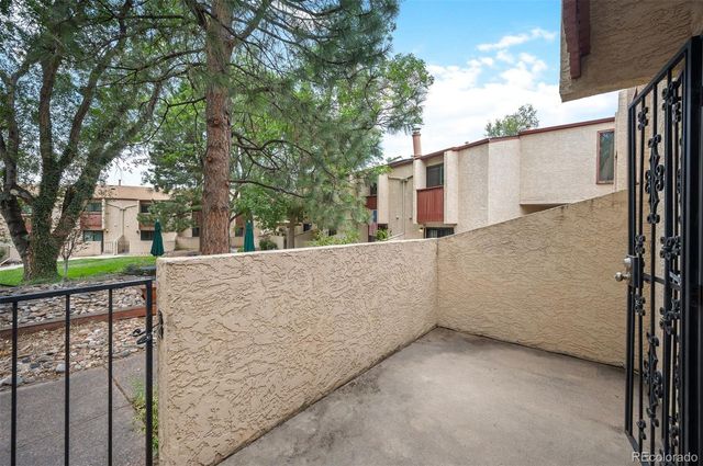 1060 S Parker Road 23, Denver, CO 80231