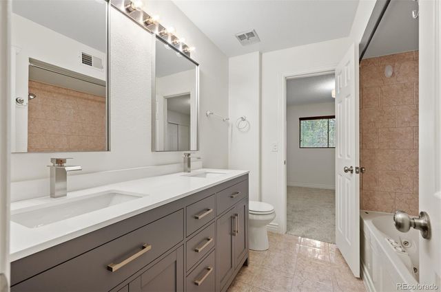 1060 S Parker Road 23, Denver, CO 80231