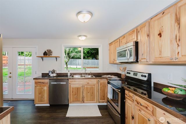 611 NE Conifer Drive, Bremerton, WA 98311