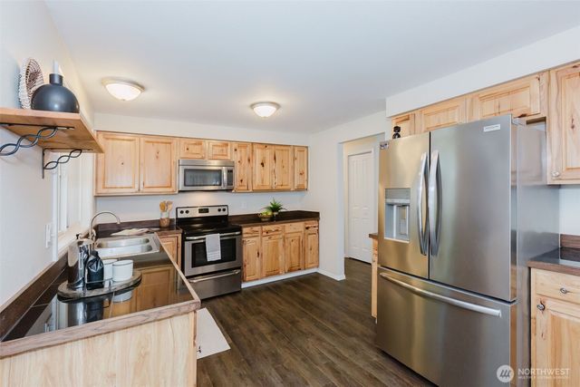 611 NE Conifer Drive, Bremerton, WA 98311