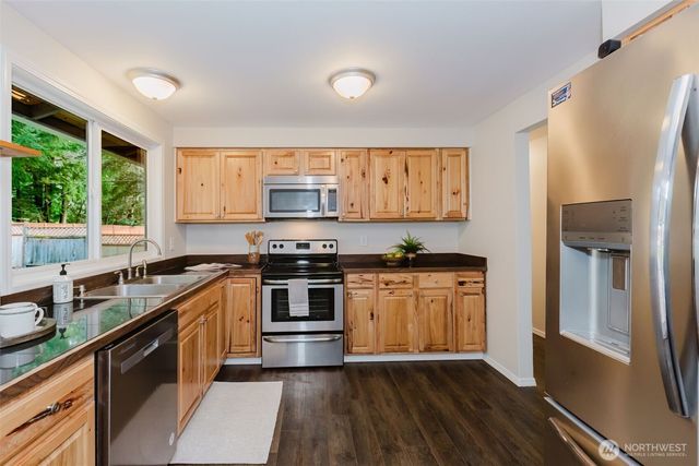 611 NE Conifer Drive, Bremerton, WA 98311