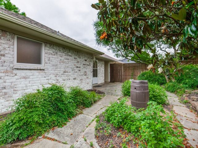 6608 Robin Willow Court, Dallas, TX 75248
